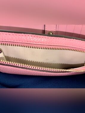 ♠️ Kate Spade Blush Pink Pebbled Leather Wristlet with Gold Logo